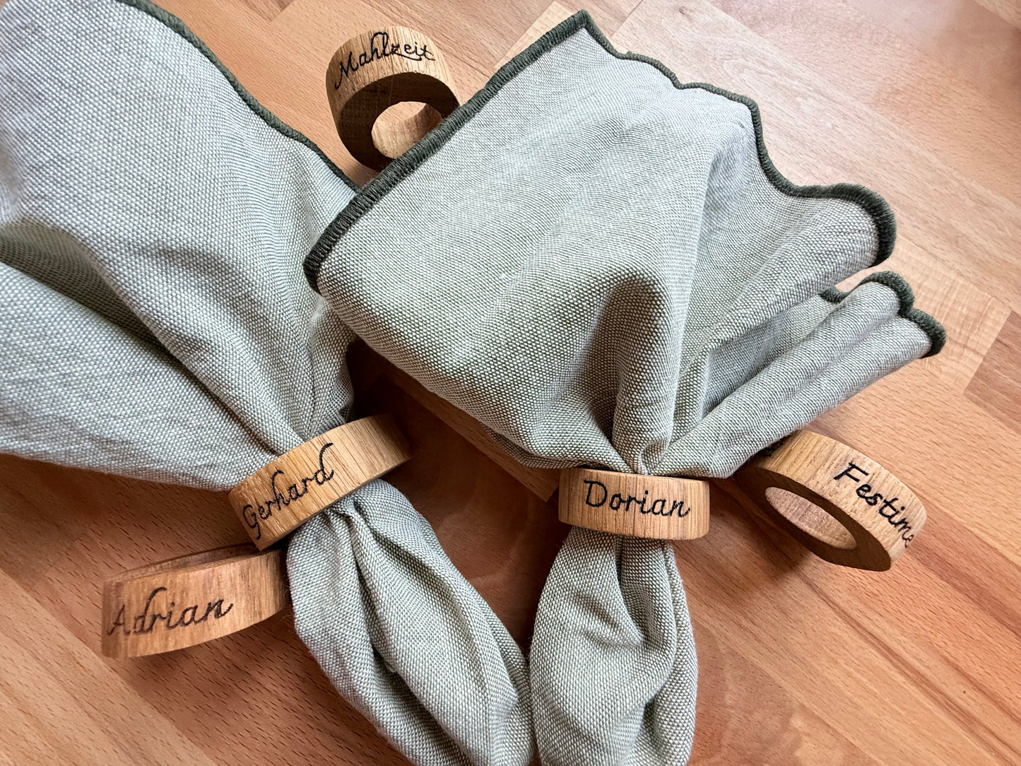 Napkin rings made of oak