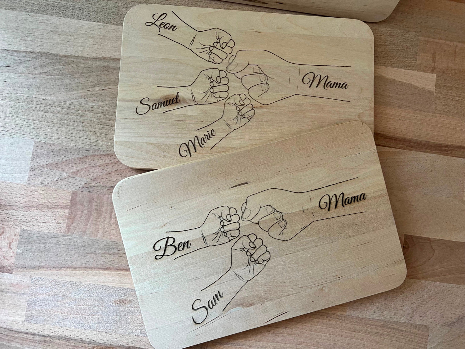 Brettchen personalisiert für Mama, graviert mit den Namen der Kinder.
