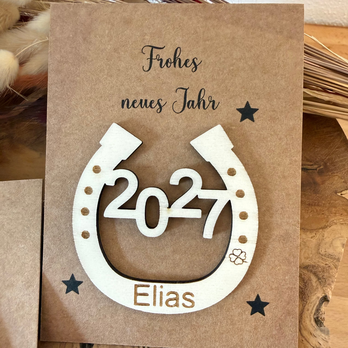 Glücksbringer 2027 aus Holz mit Name und persönlicher Widmung