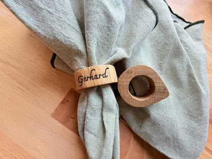 Napkin rings made of oak