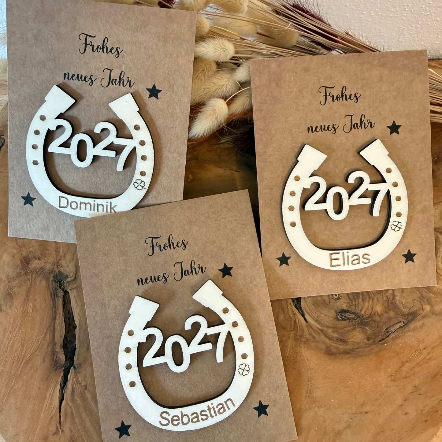 Personalisierte Glücksbringer 2027 aus Holz für Silvester und Neujahr
