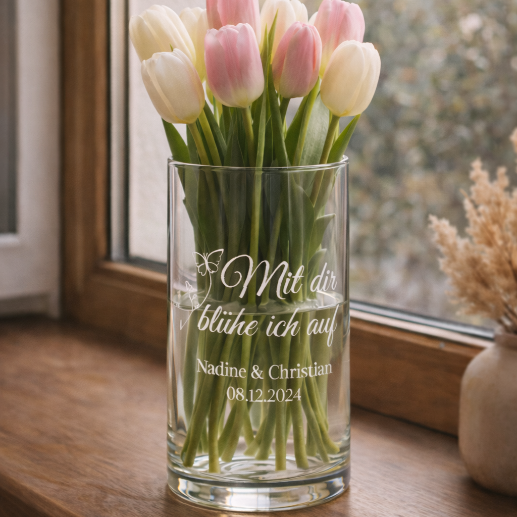 Personalisierte Glasvase mit Gravur „Mit dir blühe ich auf“ – romantisches Geschenk zur Hochzeit oder zum Jahrestag