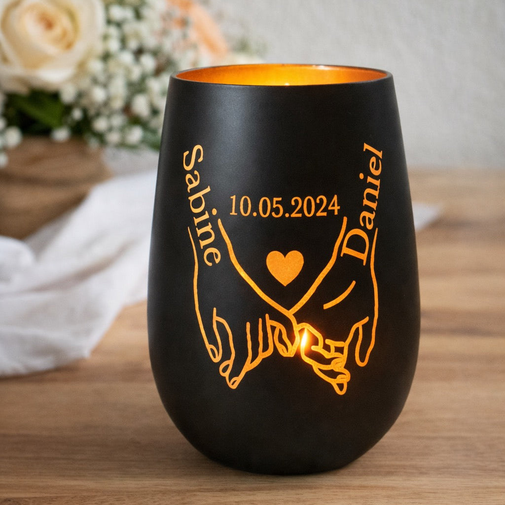 Valentinstag Geschenk personalisiert – Windlicht mit Namen und Herzmotiv
