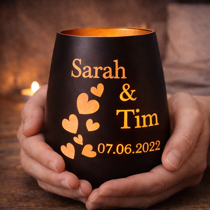 Personalisiertes Windlicht mit Namen und Herzmotiv – zeitloses Geschenk mit Gravur
