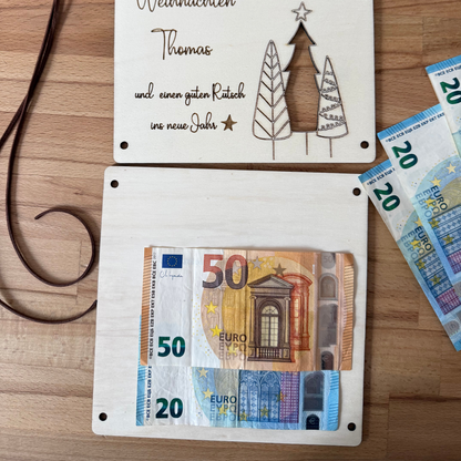 Geldgeschenk zu Weihnachten mit personalisierter Holzkarte und Geldscheinen