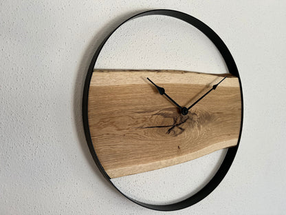 Wanduhr aus massivem Eichenholz