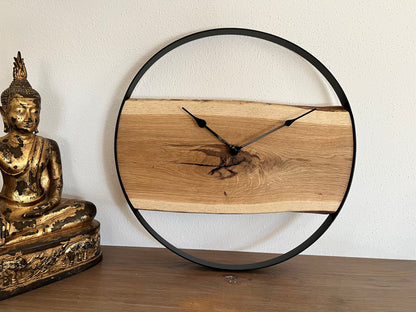 Wanduhr aus massivem Eichenholz