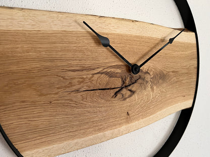 Wanduhr aus massivem Eichenholz