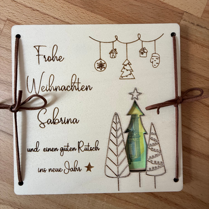 Personalisiertes Weihnachtsgeschenk aus Holz mit Name und Weihnachtsmotiv