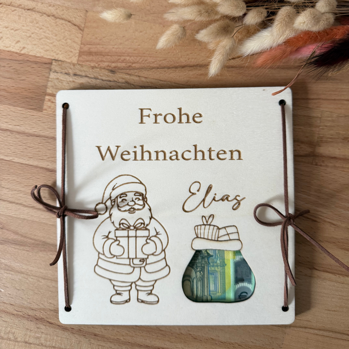 Weihnachtskarten aus Holz mit Personalisierung und Geldschein als besonderes Weihnachtsgeschenk